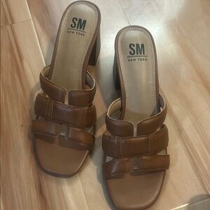 SM New York Brown Mules with Sleek Slip-On Style